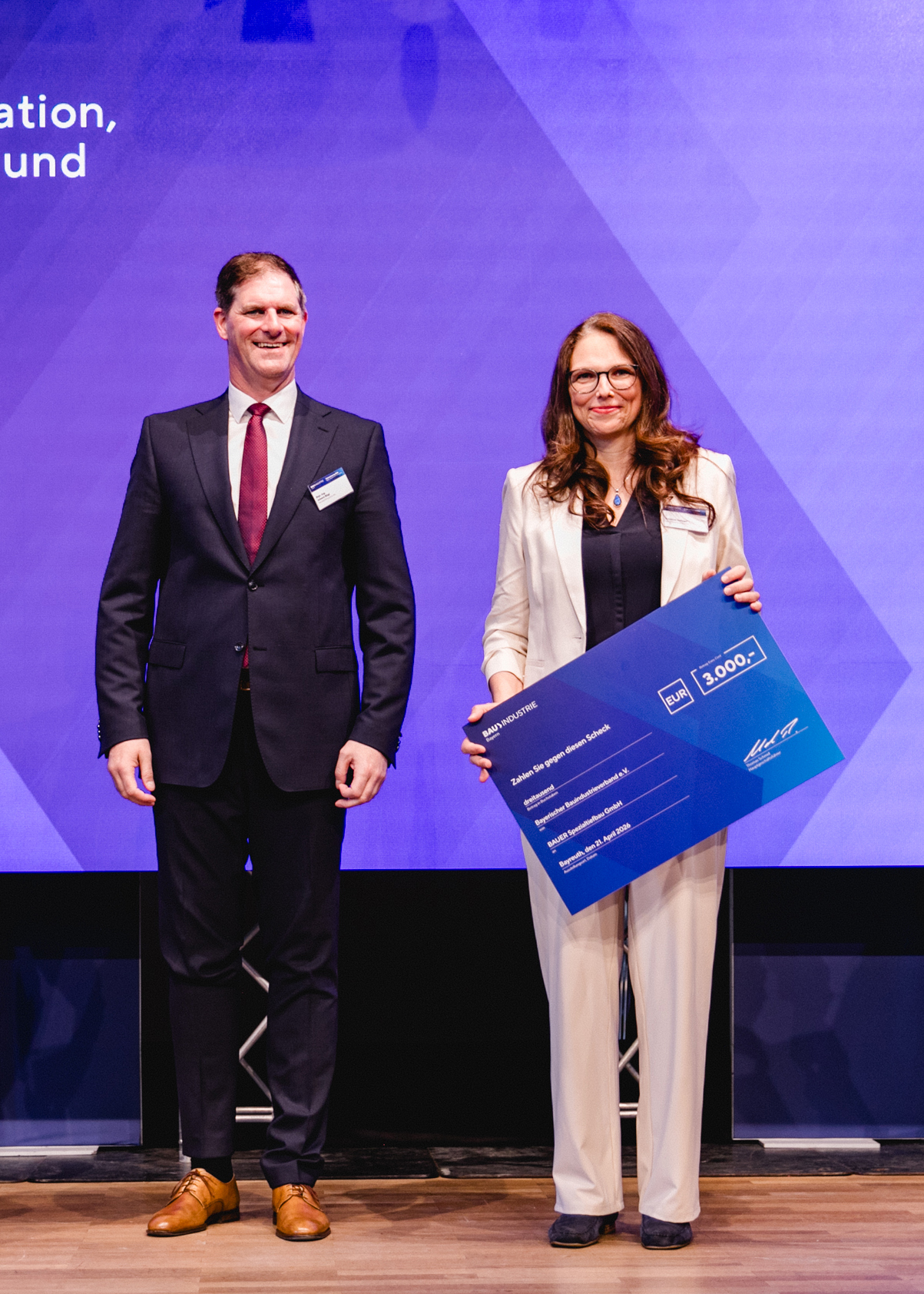 Susanne Nefzger, BAUER Spezialtiefbau GmbH, and Johann Bögl, President of the BBIV. 
